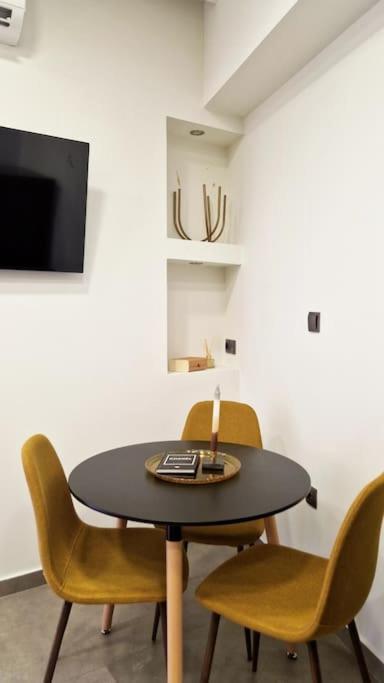 Faronita - Luxury Apt In The Heart Of Kalamata Exterior photo
