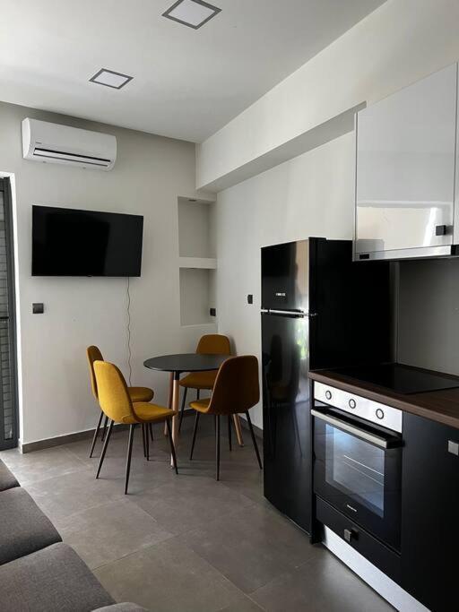Faronita - Luxury Apt In The Heart Of Kalamata Exterior photo