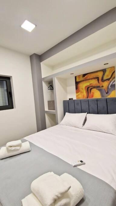 Faronita - Luxury Apt In The Heart Of Kalamata Exterior photo