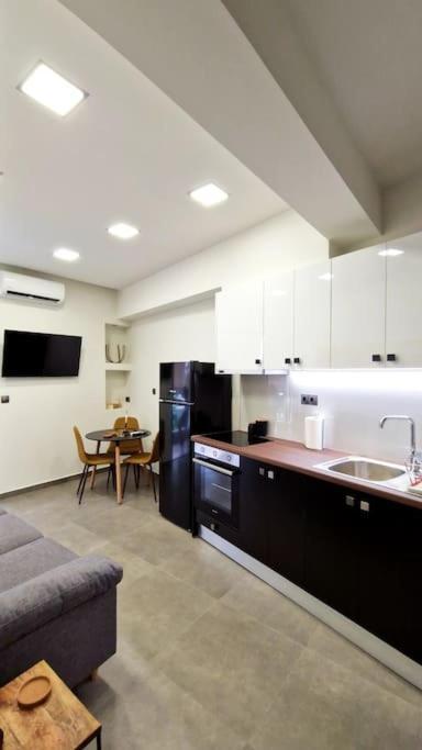 Faronita - Luxury Apt In The Heart Of Kalamata Exterior photo