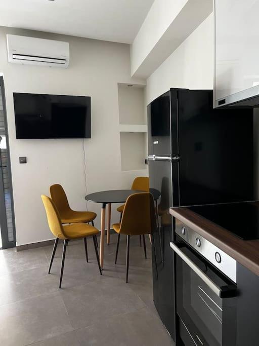 Faronita - Luxury Apt In The Heart Of Kalamata Exterior photo