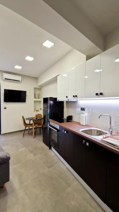 Faronita - Luxury Apt In The Heart Of Kalamata Exterior photo